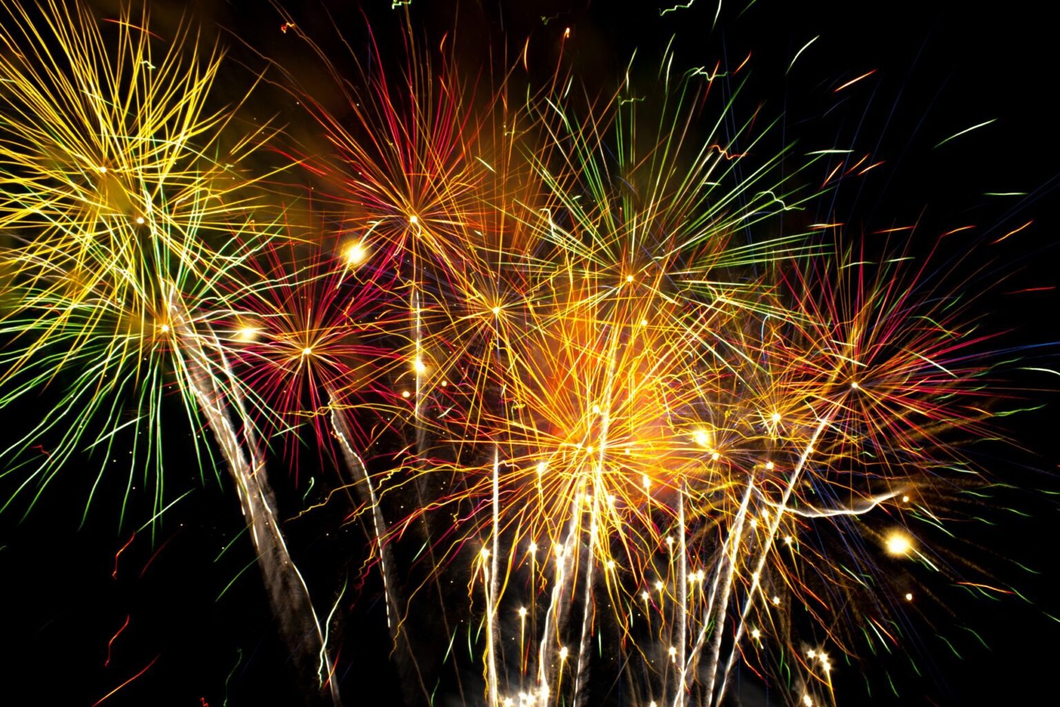 Silvester Feuerwerk 2026: Die besten Anbieter Silvester Feuerwerk 2026: Die besten Anbieter
